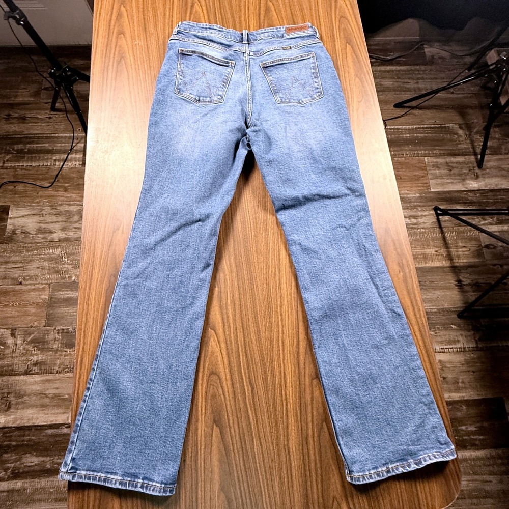 Wrangler High Rise Bold Bootcut Jeans Size 12x32 Medium Wash Blue Denim - Picture 2 of 7